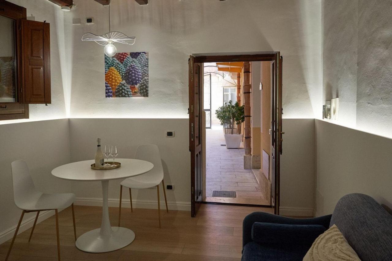 Residence Cortile Merce Trapani Bagian luar foto