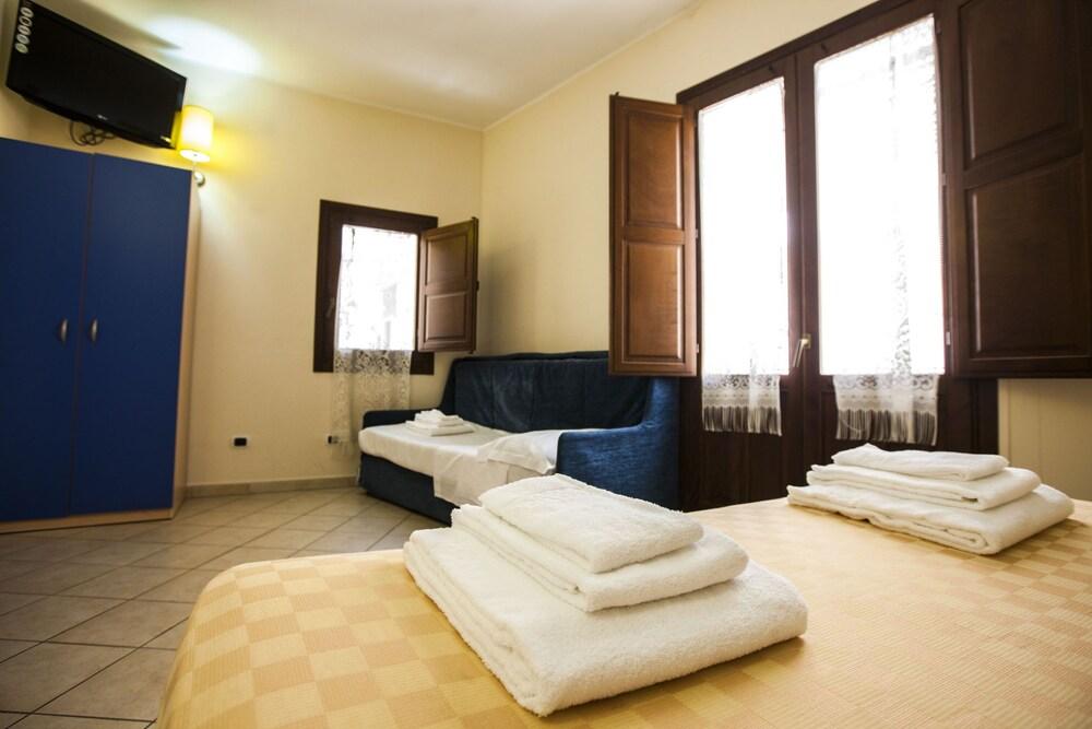 Residence Cortile Merce Trapani Bagian luar foto