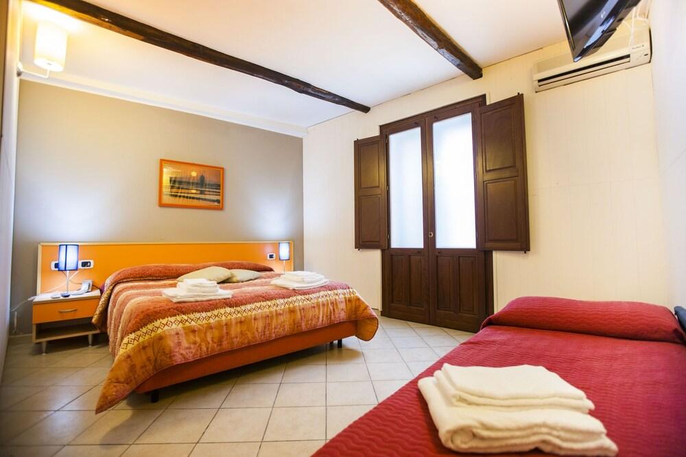 Residence Cortile Merce Trapani Bagian luar foto