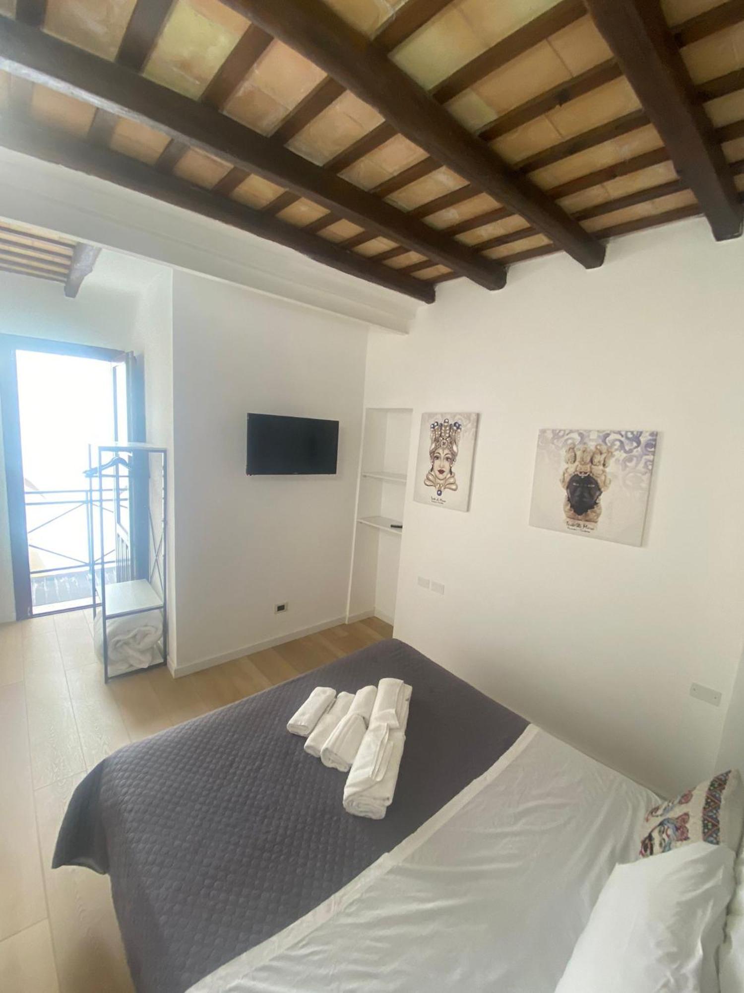 Residence Cortile Merce Trapani Bagian luar foto