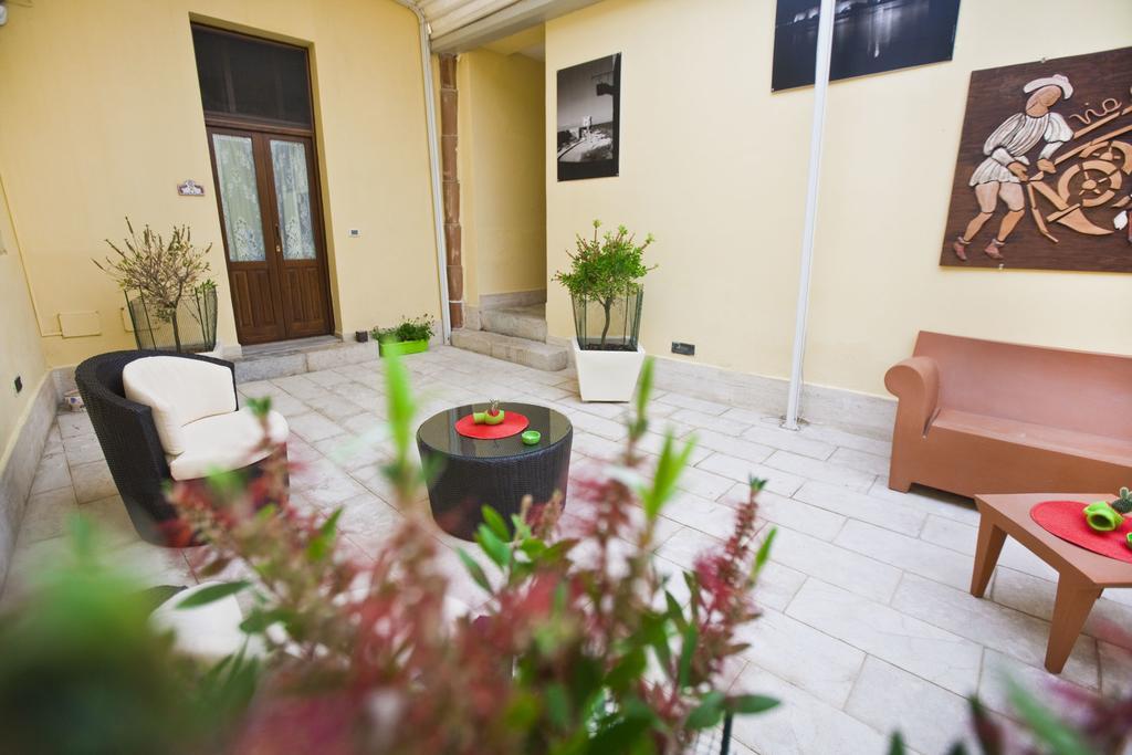 Residence Cortile Merce Trapani Bagian luar foto