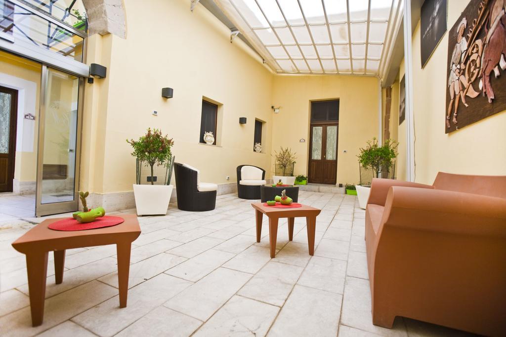Residence Cortile Merce Trapani Bagian luar foto