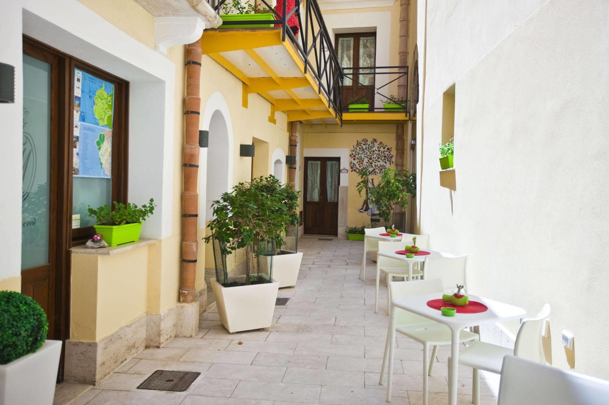 Residence Cortile Merce Trapani Bagian luar foto