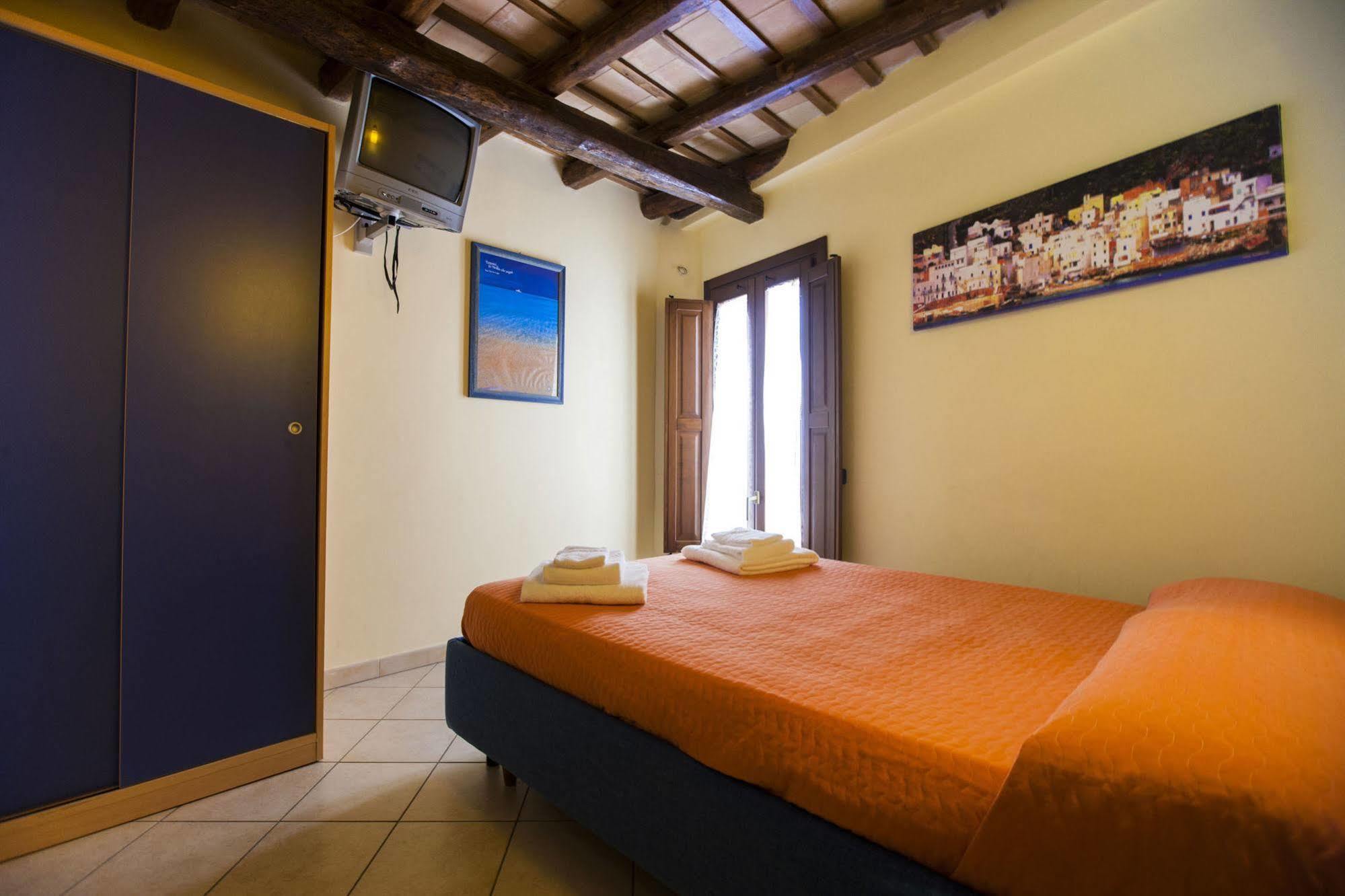 Residence Cortile Merce Trapani Bagian luar foto