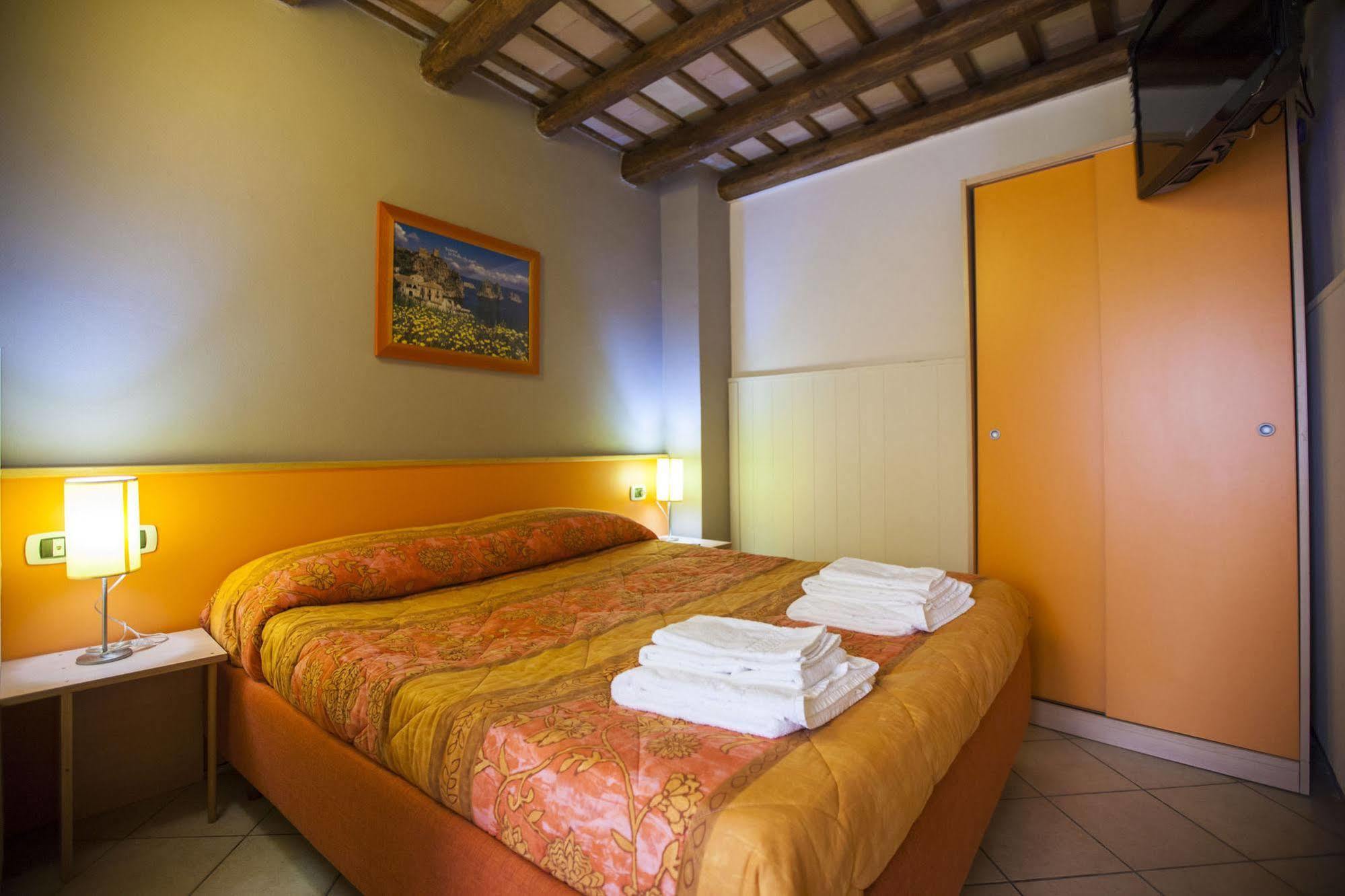 Residence Cortile Merce Trapani Bagian luar foto