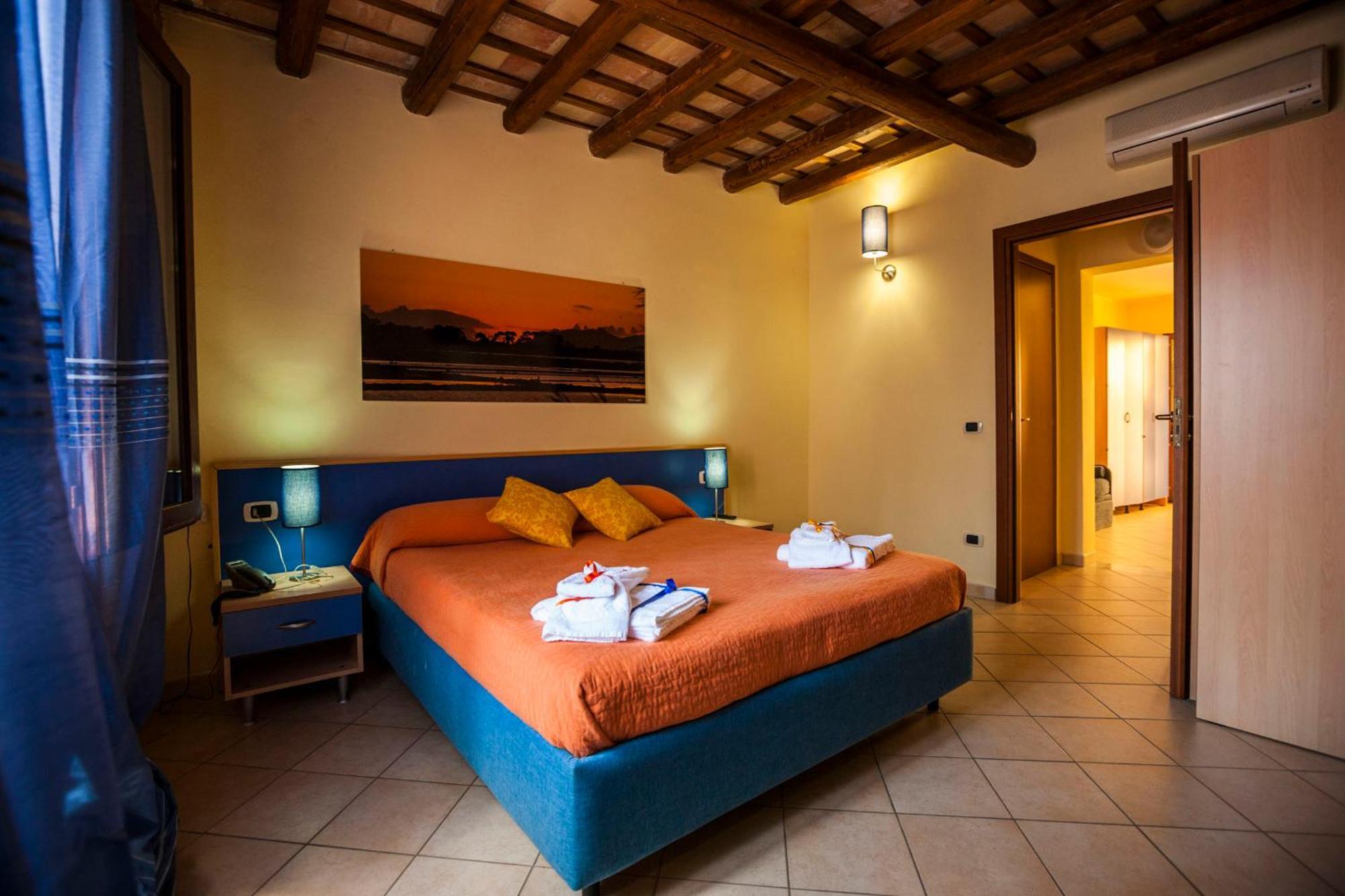Residence Cortile Merce Trapani Bagian luar foto